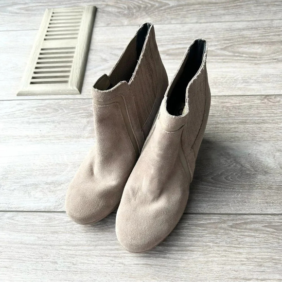 Dolce Vita Taupe Suede Leather Wedge  Booties - Picture 2 of 15